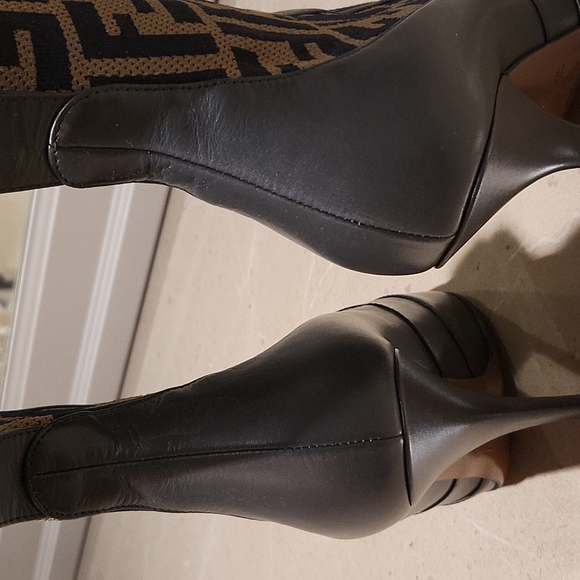 Fendi Motif Ankle Boots - Picture 5 of 7